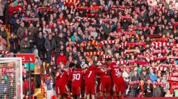 ليفربول يحسم الأفضل في مارس وسط منافسة محتدمة.. ما موقف محمد صلاح؟